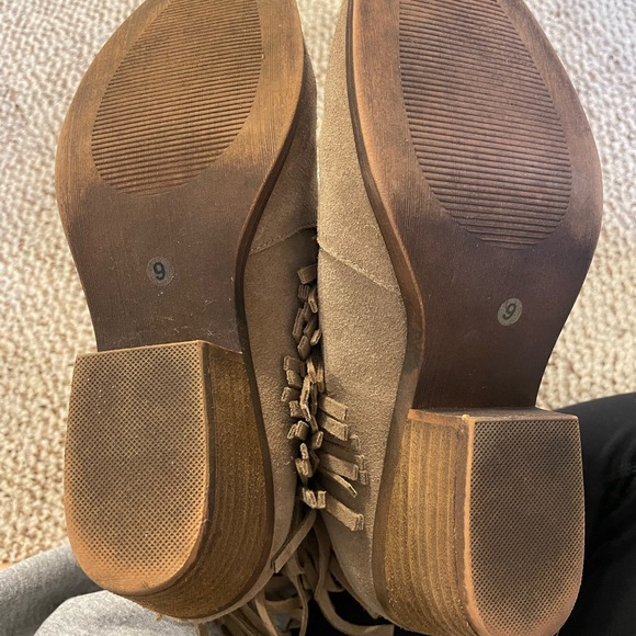 Brown fringe booties with small heel. Size 9. - Picture 3 of 3